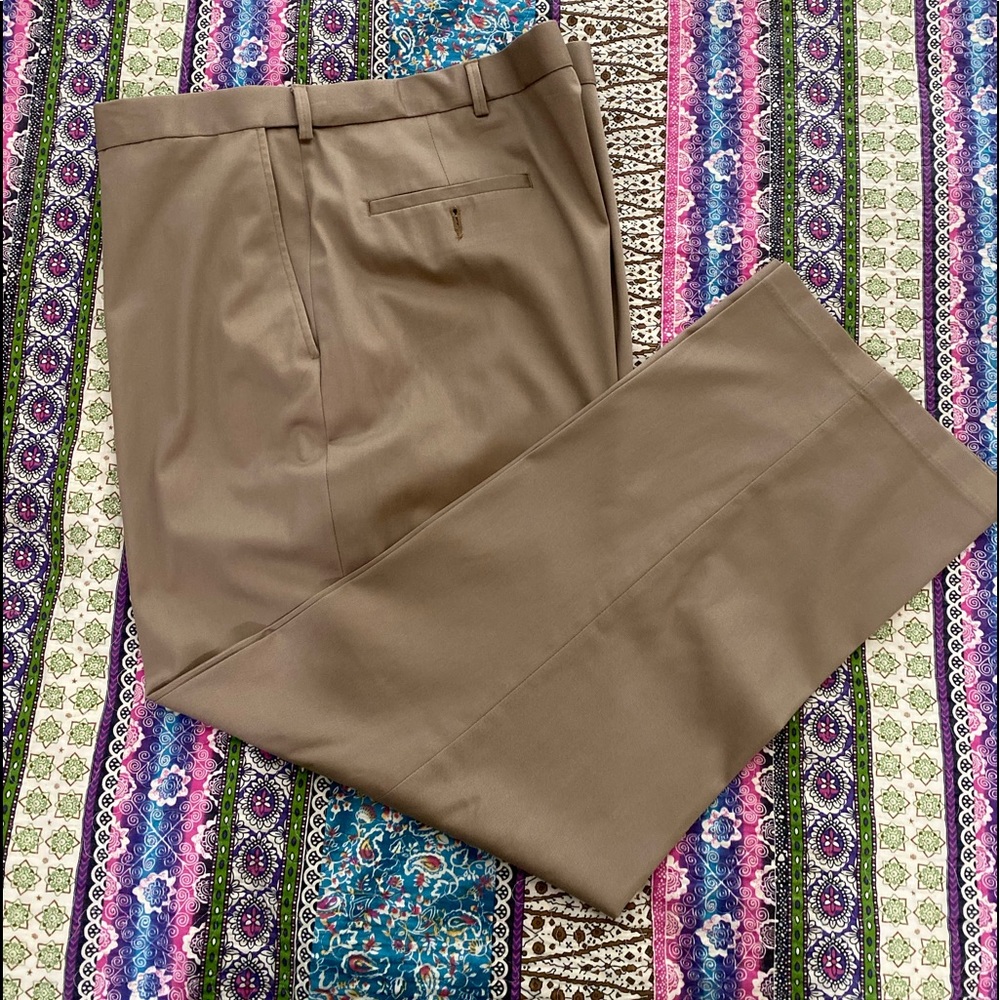 Haggar Men’s No-iron Khakis, 44W 30L NWOT